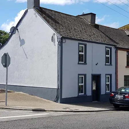 3 Bed Townhouse - Sleeps 6 - Pet Friendly * Banagher