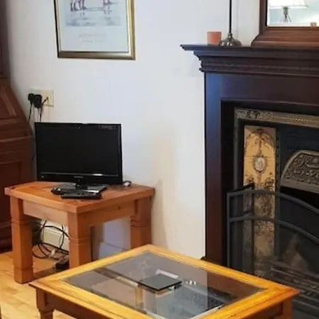3 Bed Townhouse - Sleeps 6 - Pet Friendly * Banagher
