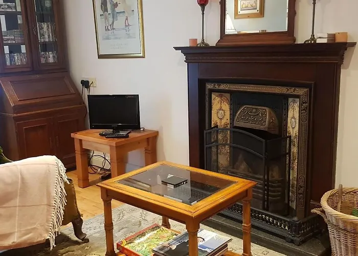 Cosy Townhouse On The Hill In Ireland *